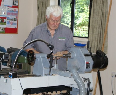 Terry Rand showing how he turns pens